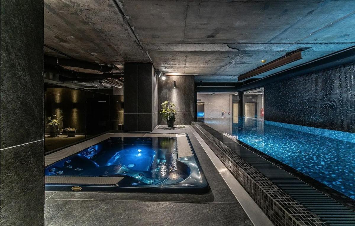 Loft12 - Pool, Wellness, Gym, 12min To Center * Praga